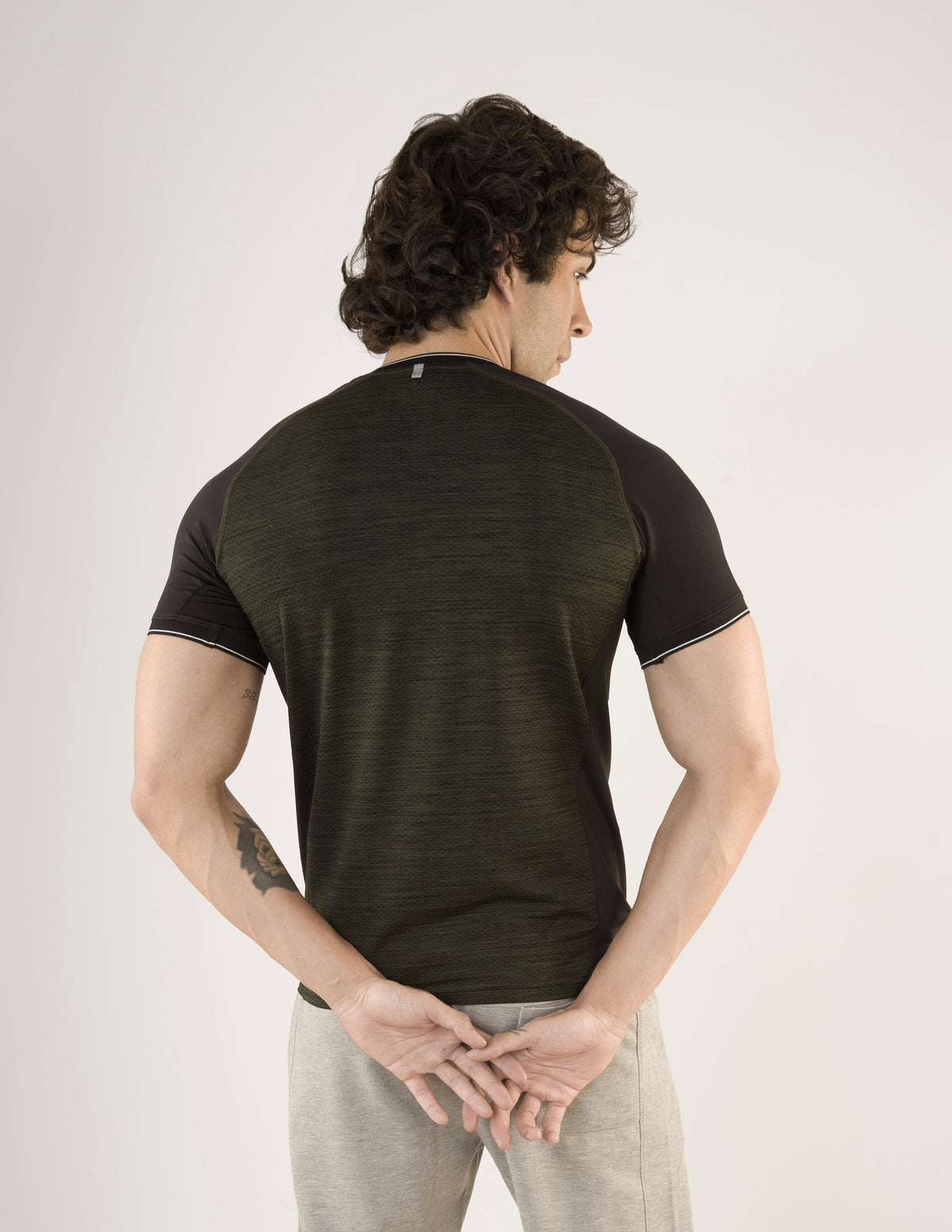 SELECT 5120 V- Neck BASIC  BLACK T-SHIRT